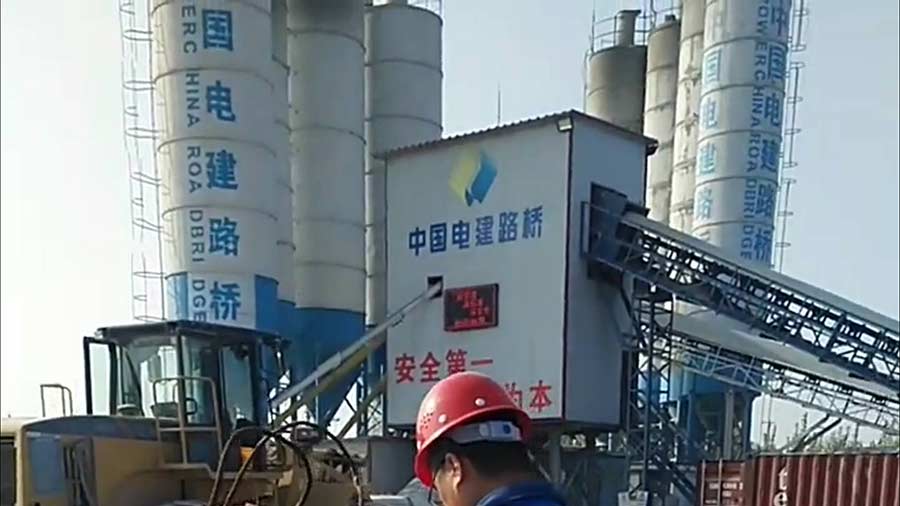 HC高速液壓夯實(shí)機(jī)在中國(guó)電建路橋某廠房地基壓實(shí)項(xiàng)目中使用 HC高速液壓夯實(shí)機(jī)在中國(guó)電建路橋某廠房地基壓實(shí)項(xiàng)目中使用